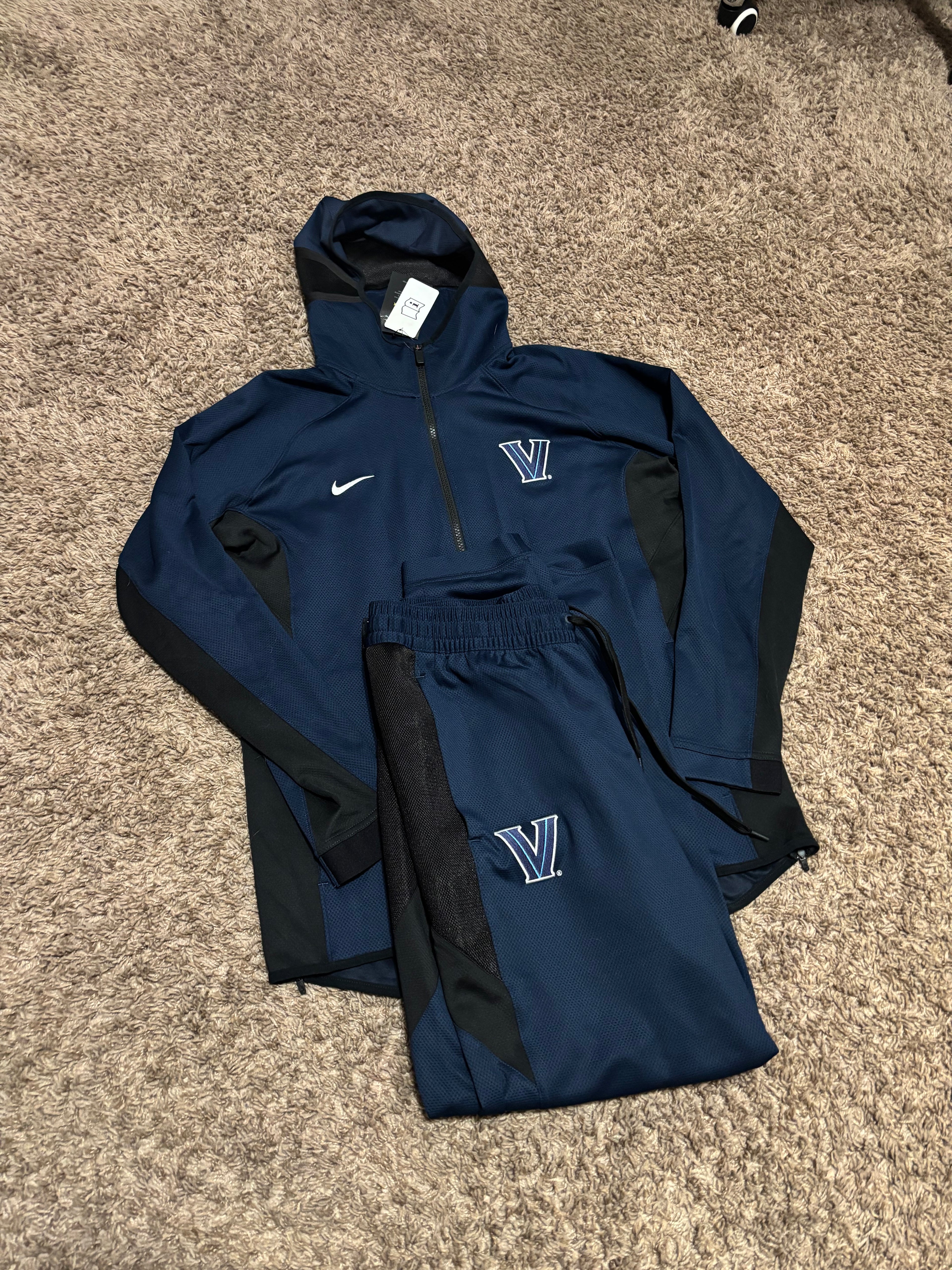 Size L - Villanova Basketball Thermal Sweatsuit