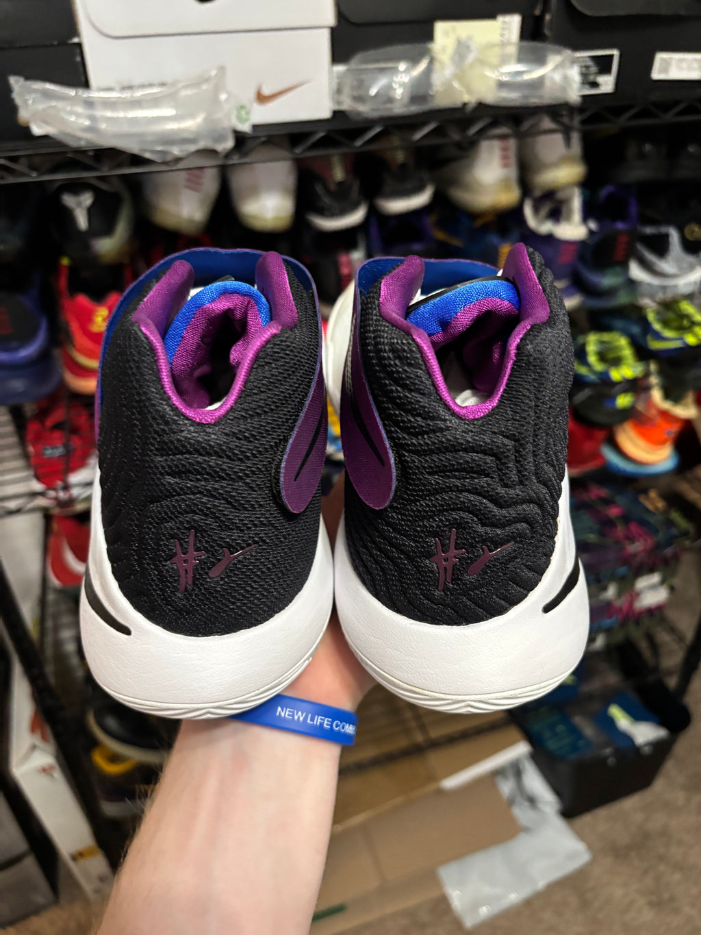 Size 11 - Nike Kyrie 2 Kyrache