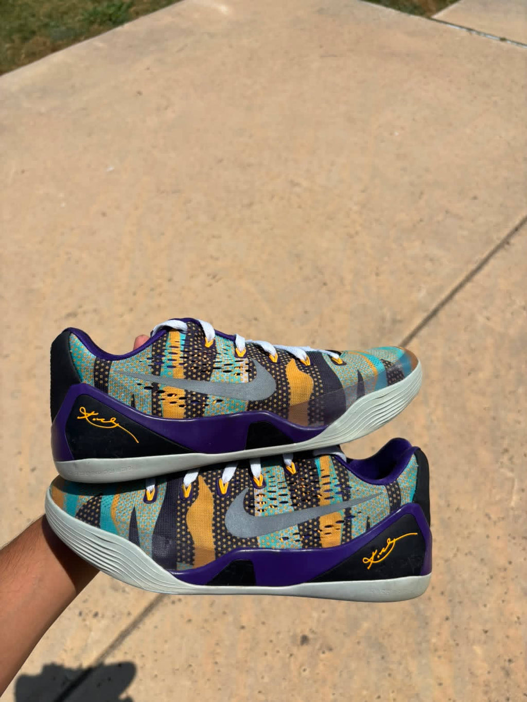 Size 10 - Nike Kobe 9 Pop Art