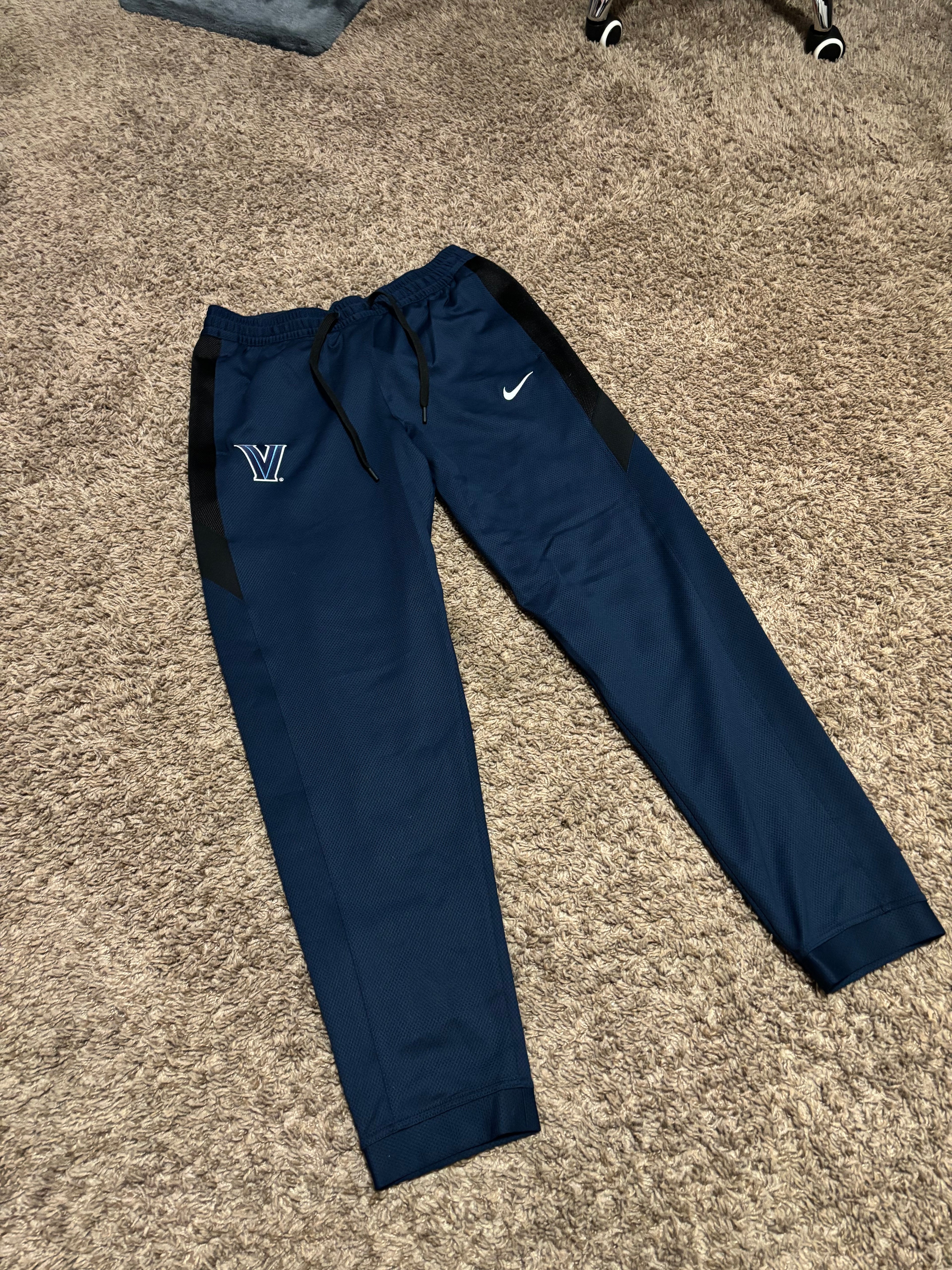 Size L - Villanova Basketball Thermal Sweatsuit