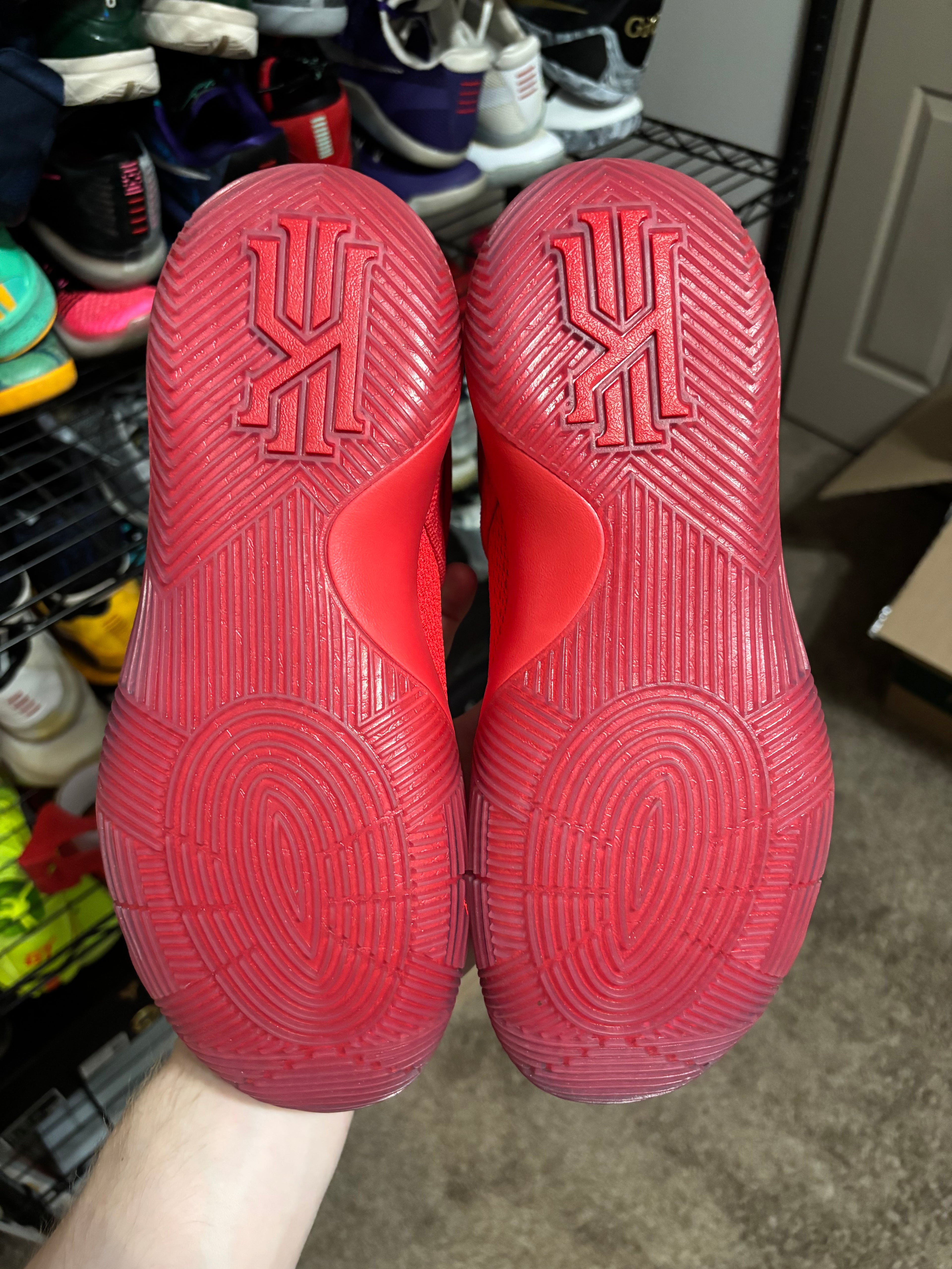 Size 9.5 - Nike Kyrie 2 Gold Medal
