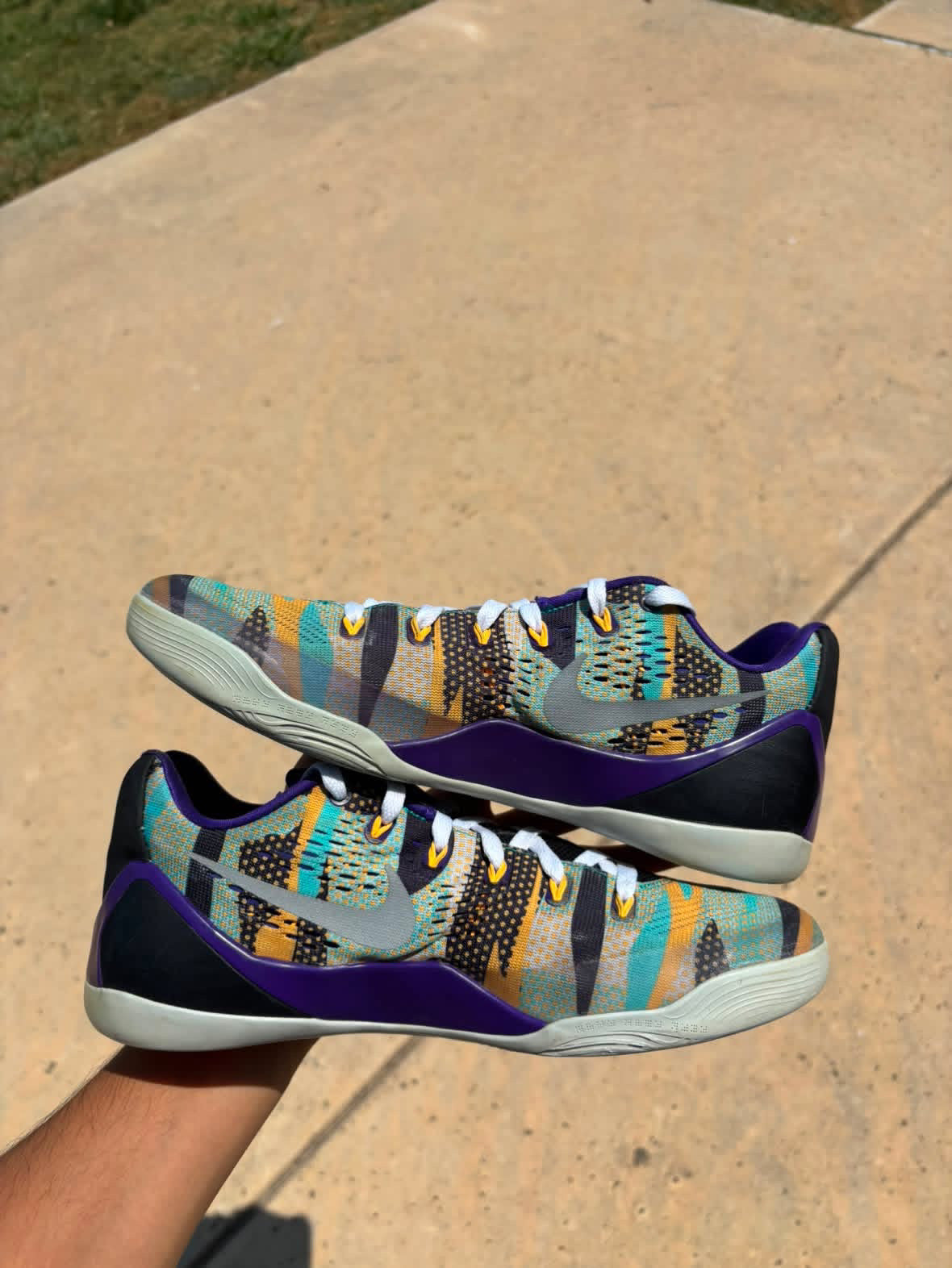 Size 10 - Nike Kobe 9 Pop Art