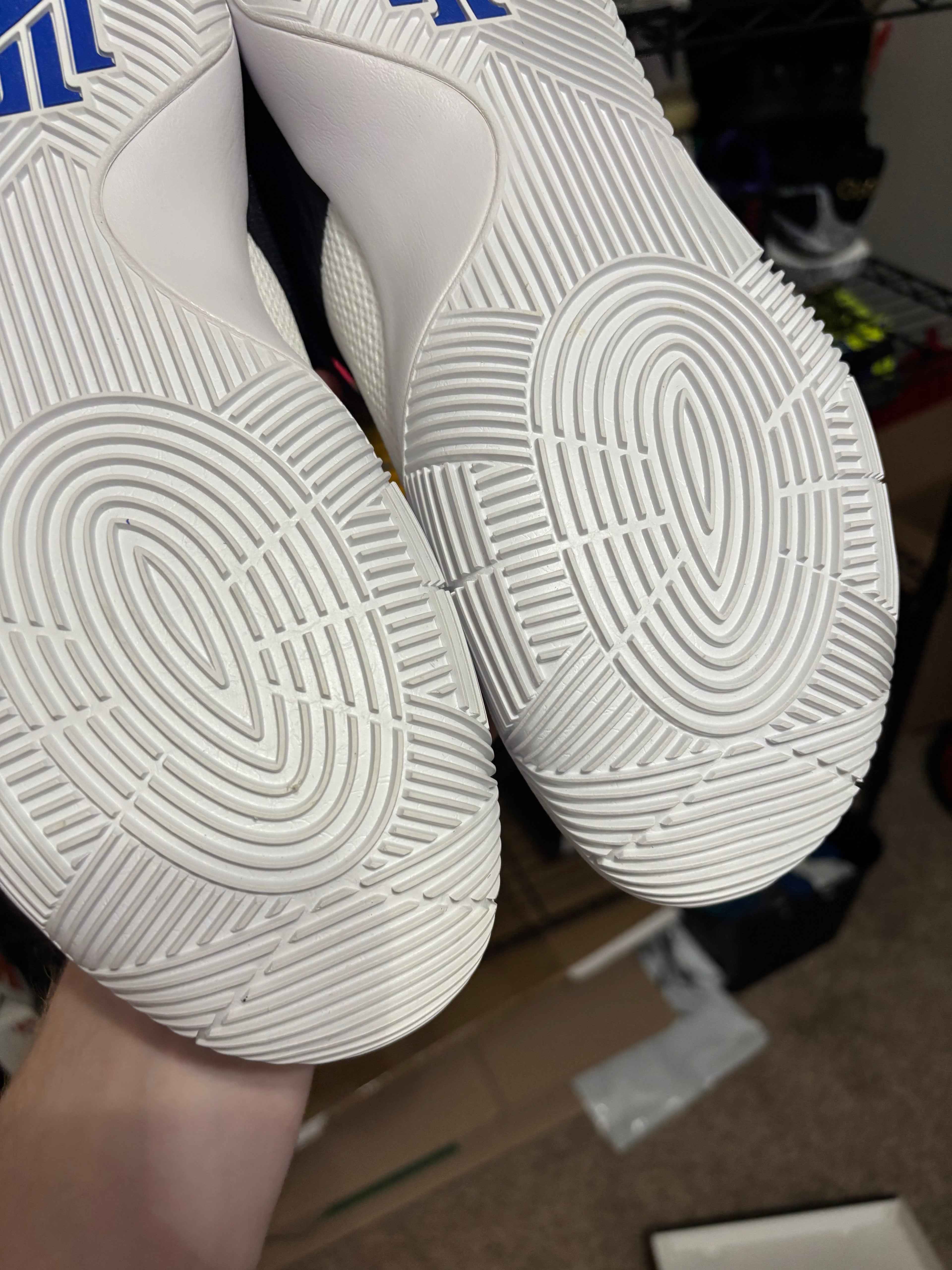 Size 11 - Nike Kyrie 2 Kyrache