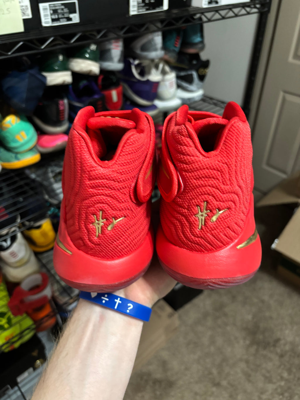 Size 9.5 - Nike Kyrie 2 Gold Medal