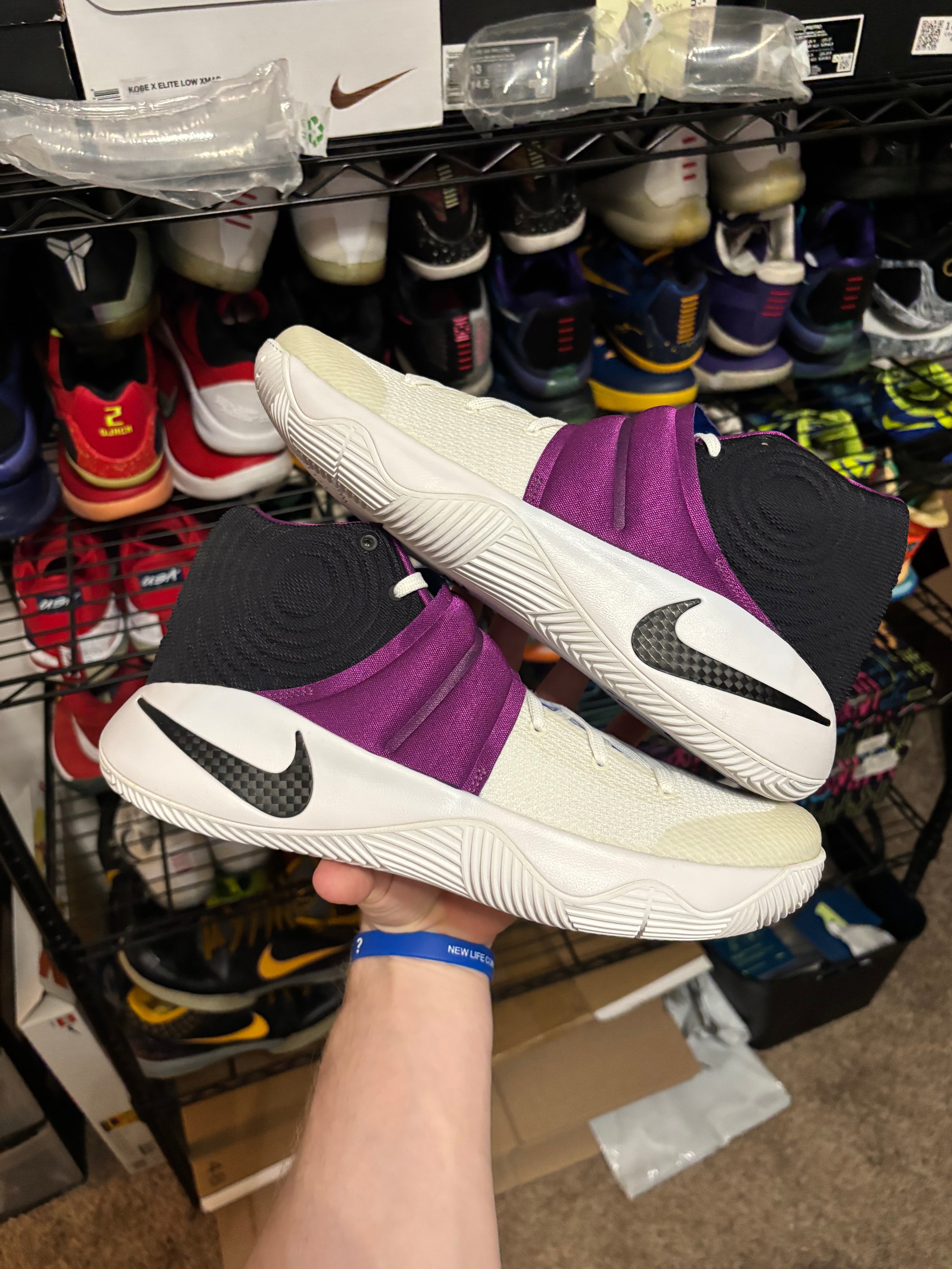 Size 11 - Nike Kyrie 2 Kyrache