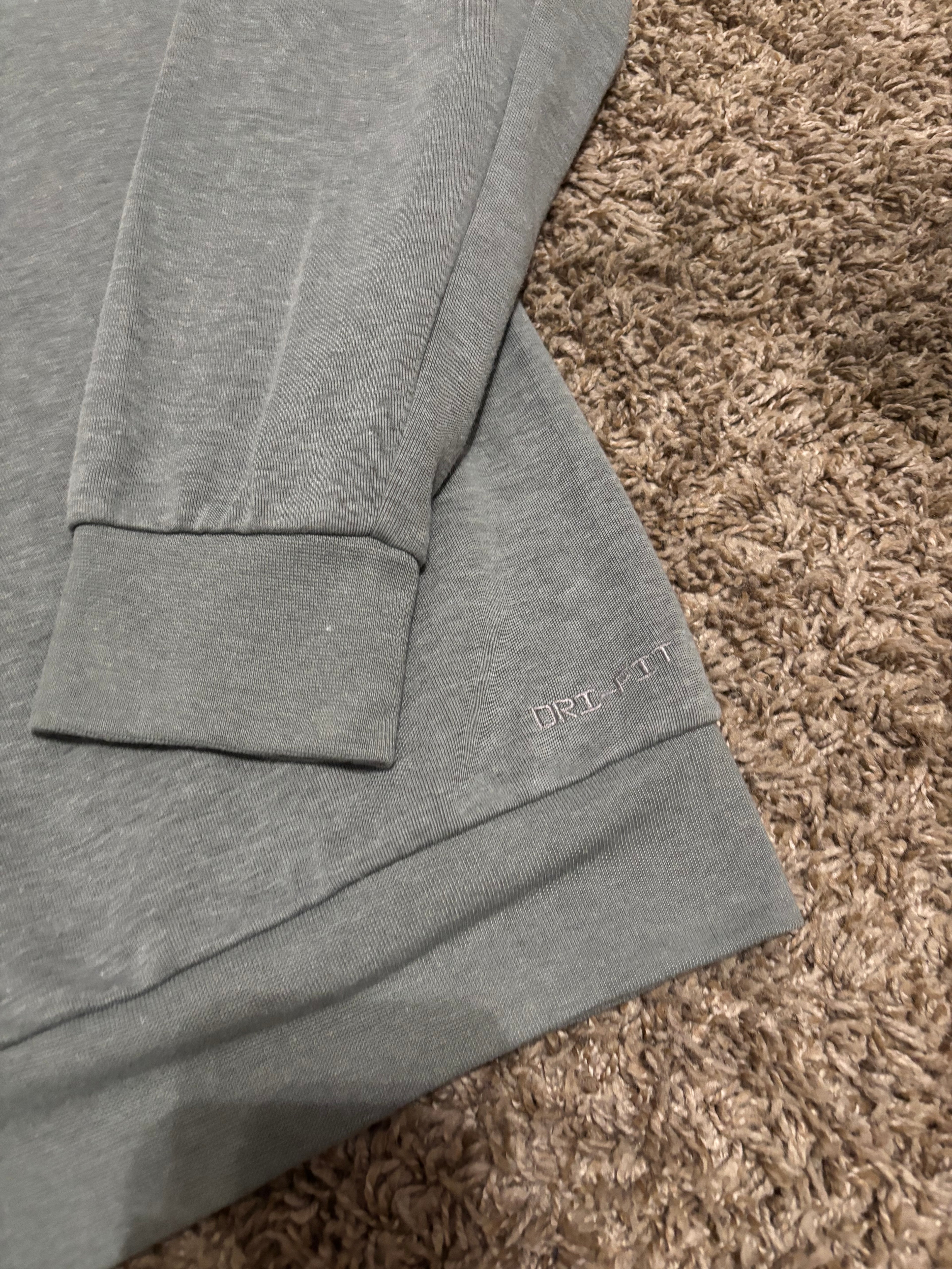 Size L - Georgetown Basketball Dri-Fit Sweatshirt