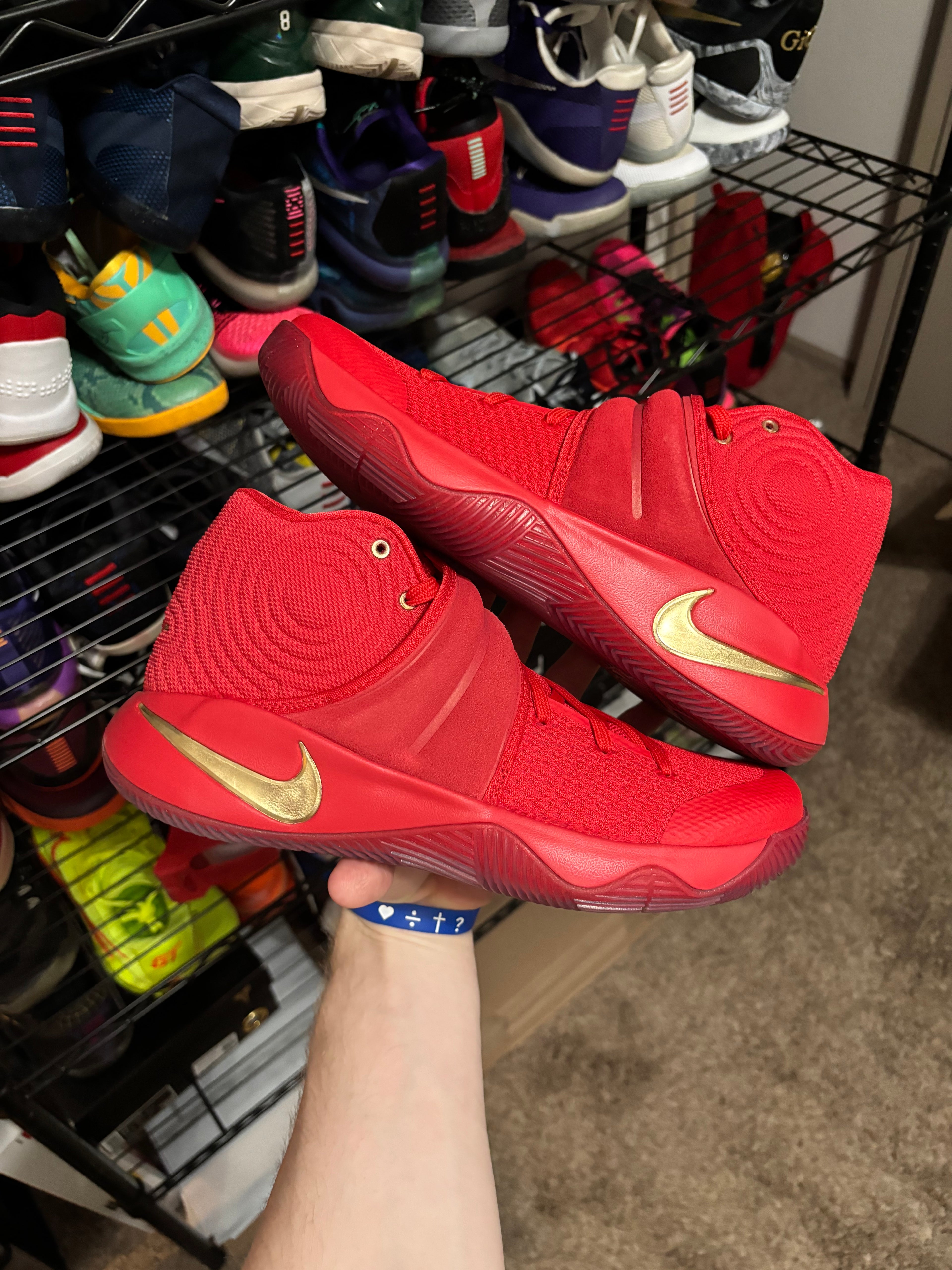 Size 9.5 - Nike Kyrie 2 Gold Medal