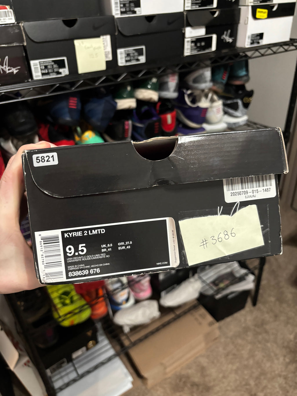 Size 9.5 - Nike Kyrie 2 Gold Medal