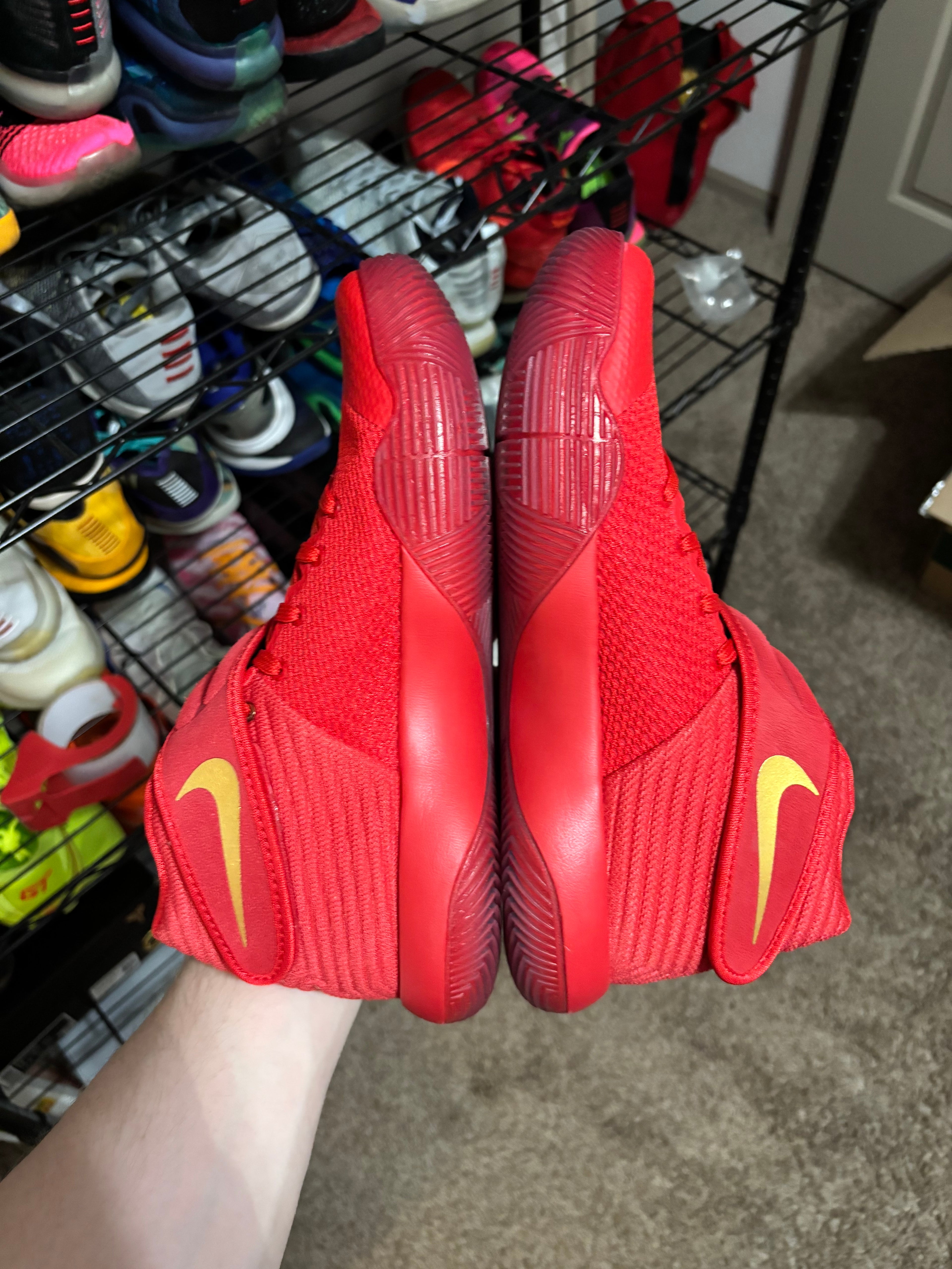 Size 9.5 - Nike Kyrie 2 Gold Medal