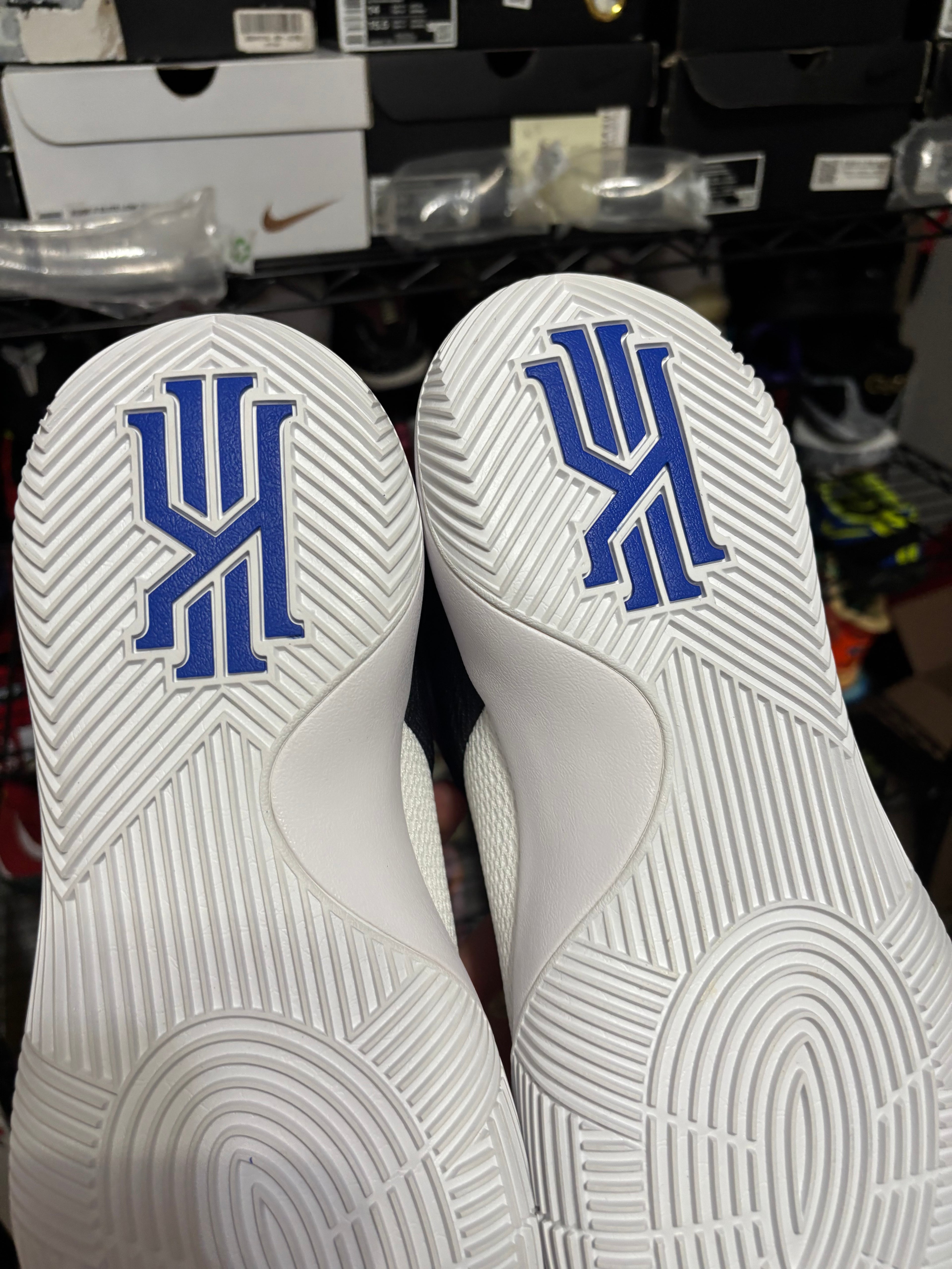 Size 11 - Nike Kyrie 2 Kyrache