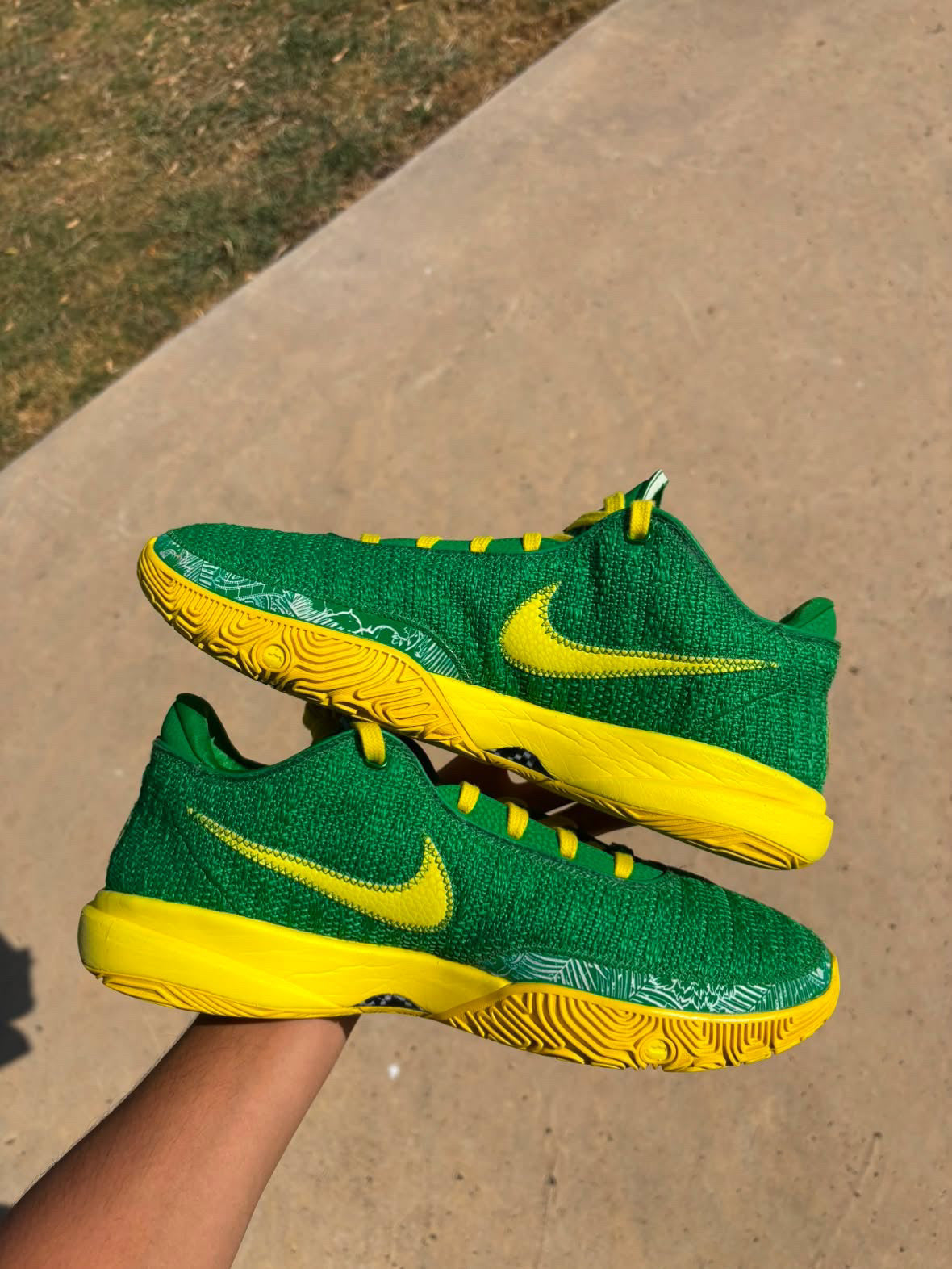 Size 12.5 - Nike LeBron 20 Oregon PE Green